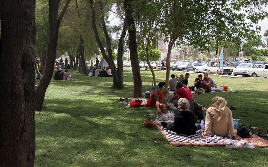 مردم در دل طبیعت