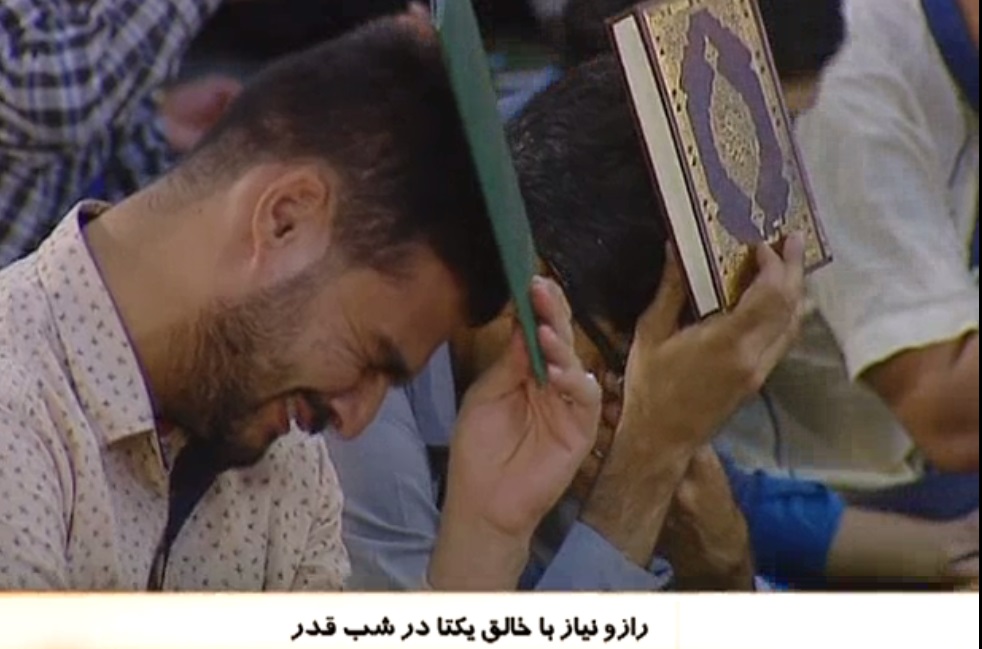 راز و نیاز با معبود یکتا در سومین شب از لیالی پر فضیلت قدر + فیلم