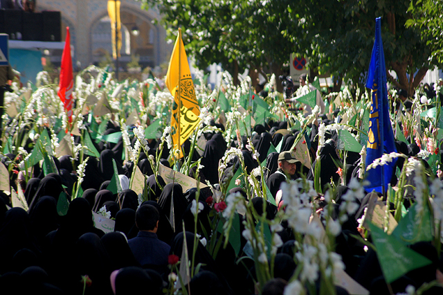 گلباران حرم مطهر رضوی در روز ولادت حضرت معصومه(س)