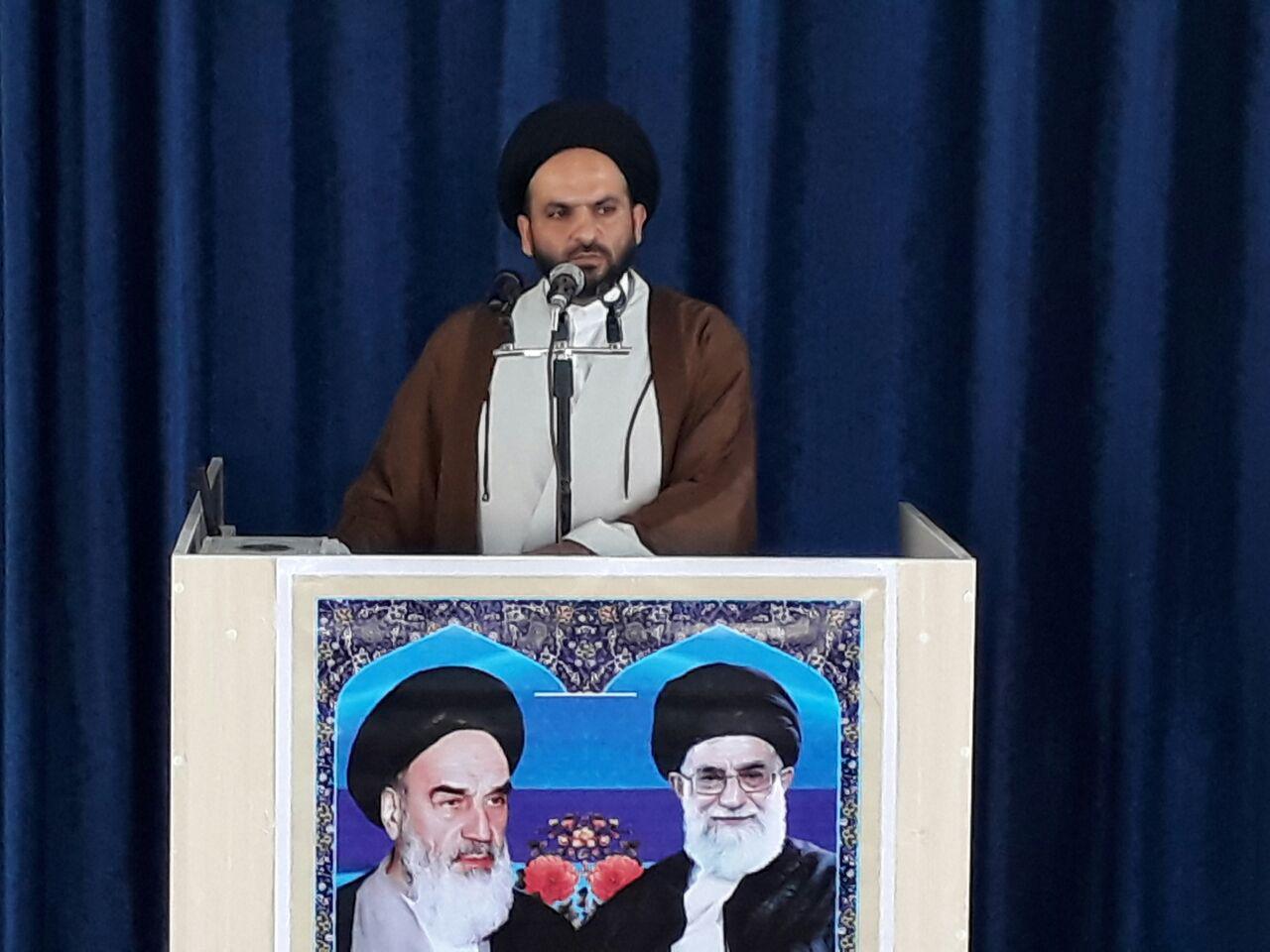 کربلا صحنه نبرد حق علیه باطل بود