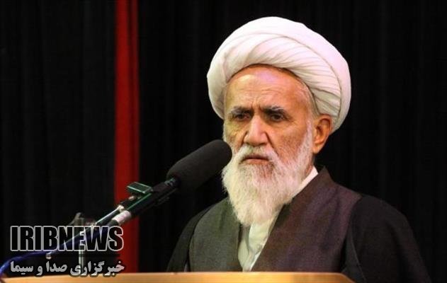 اقامه نماز آیت‌الله شبیری زنجانی بر پیکر آیت‌الله حائری شیرازی