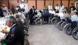 جانبازان آسایشگاه امام خمینی(ره) میهمان سفره با کرامت حضرت رضا (ع)