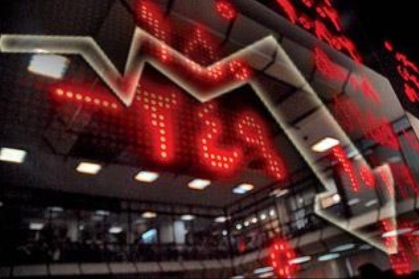 تالار شیشه ای قرمز پوش شد