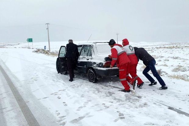 امدادرسانی هلال احمر قزوین به ۱۳۶ گرفتار در برف