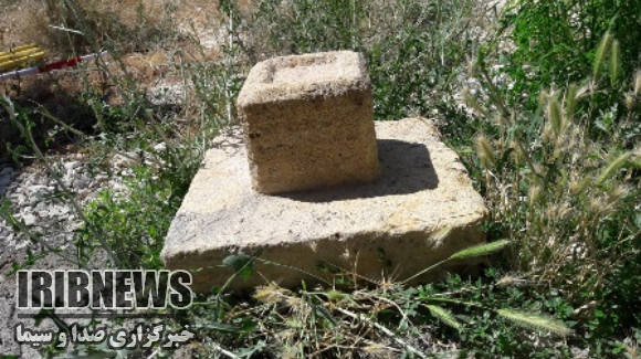 کشف پایه ستون سنگی تاریخی در مهاباد کشف پایه ستون سنگی تاریخی در مهاباد