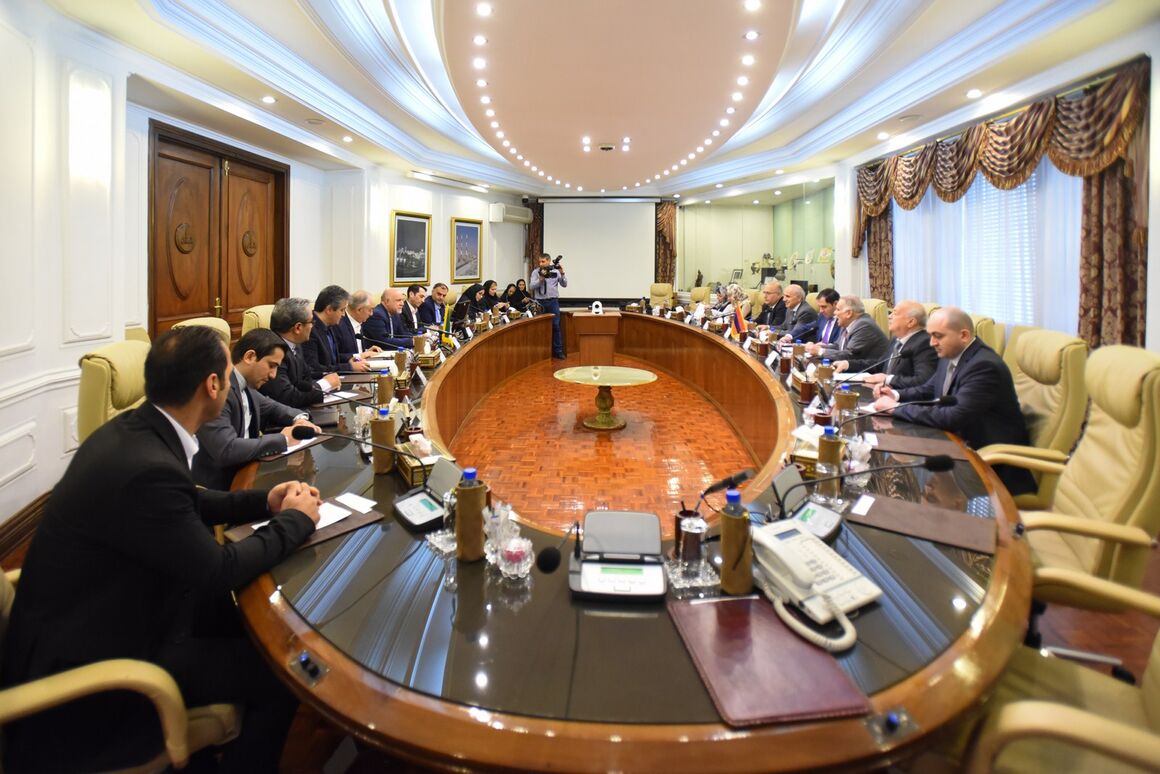 دیدار وزیر زیرساخت‌های ارمنستان با وزیر نفت