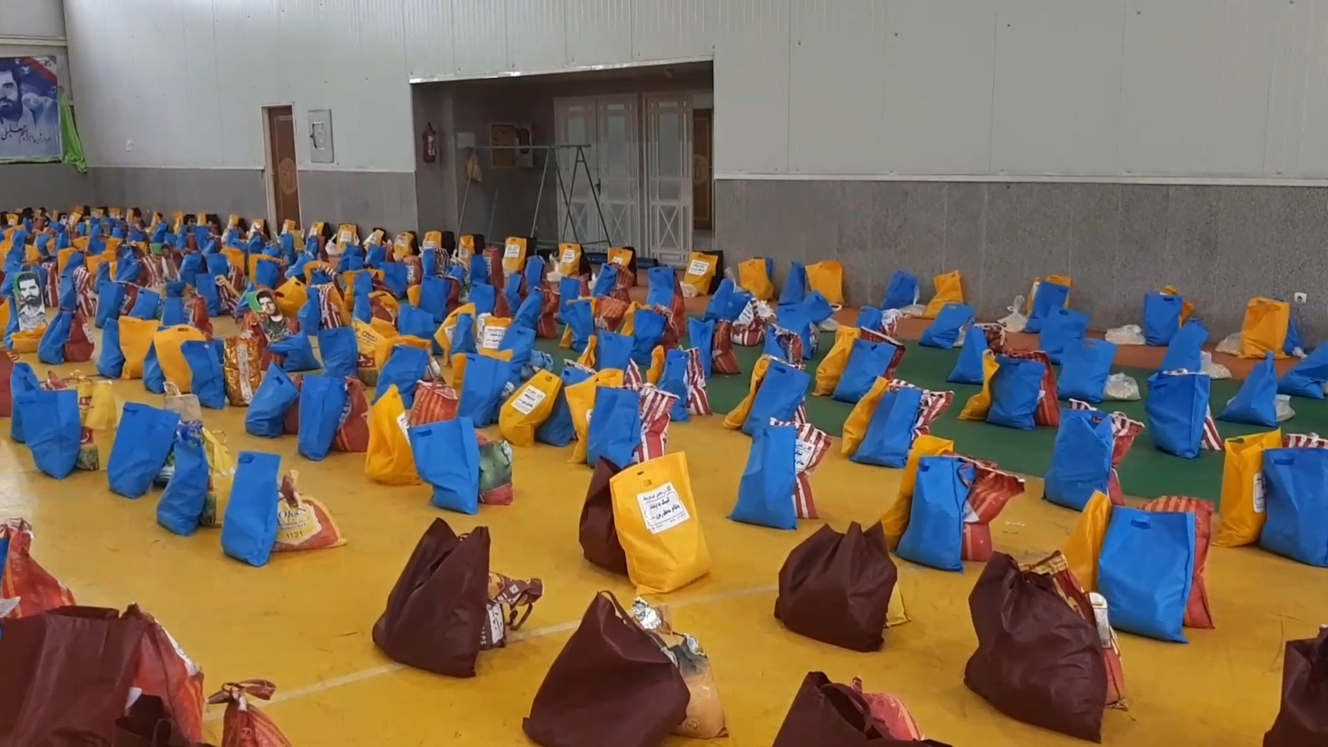 توزیع 1100 بسته&zwnj; معیشتی و۱۴ هزار پرس غذا ، بین خانواده&zwnj;های آسیب دیده از بیماری کرونا و نیازمندان