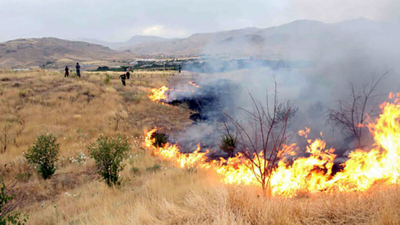 مهار آتش در ارتفاعات مُنگشت ایذه مهار آتش در ارتفاعات مُنگشت ایذه