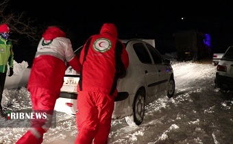 امدادرسانی به خودروهای گرفتار در زنجان