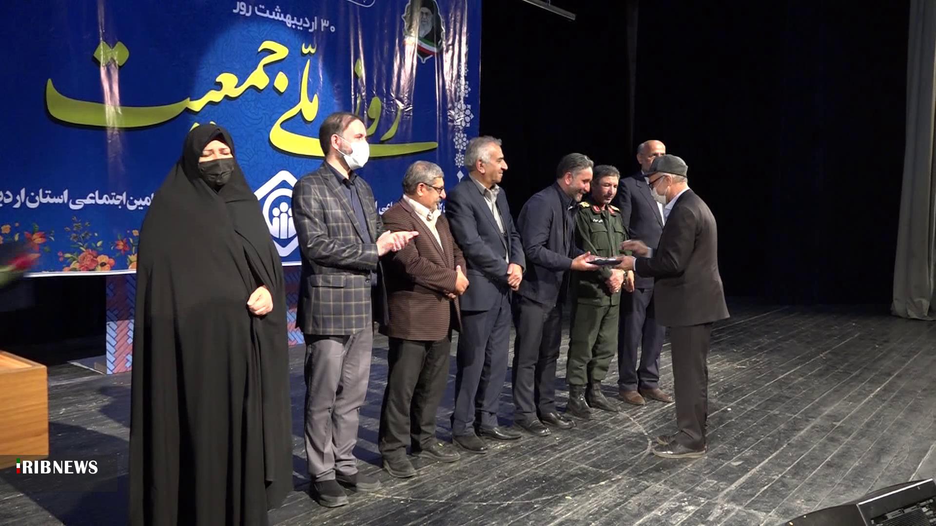 همایش تجلیل از خانواده های پیشگام در فرزند آوری همایش تجلیل از خانواده های پیشگام در فرزند آوری
