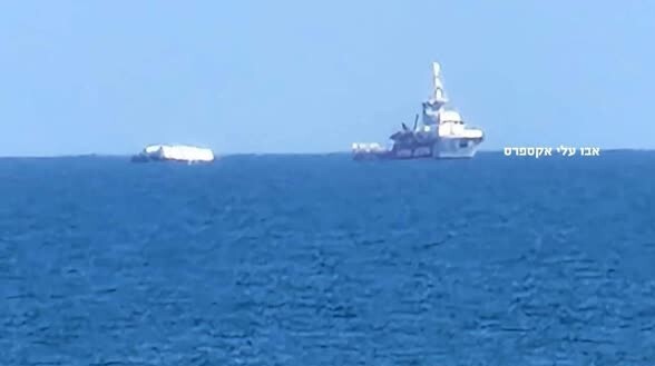 نخستین کشتی حامل کمک‌های غذایی وارد سواحل غزه شد