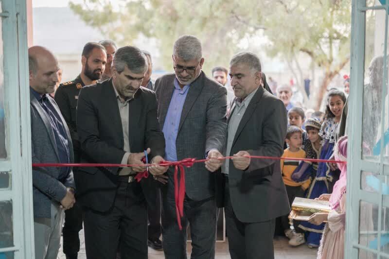 اهالی روستای مقبل آباد ارسنجان بهره‌مند از مرکز کتابخوانی