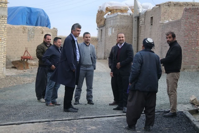 بازدید فرماندار شهرستان بوکان از روند اجرای طرح هادی روستای قره گول