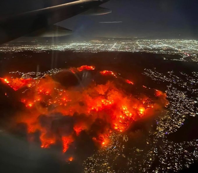 گریه بازیگر هالیوود در پی نابودی منزلش در آتش سوزی
