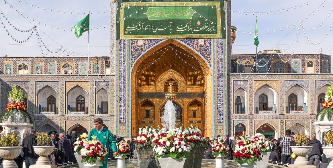 مشهد غرق در جشن و سرور میلاد امام علی (ع)