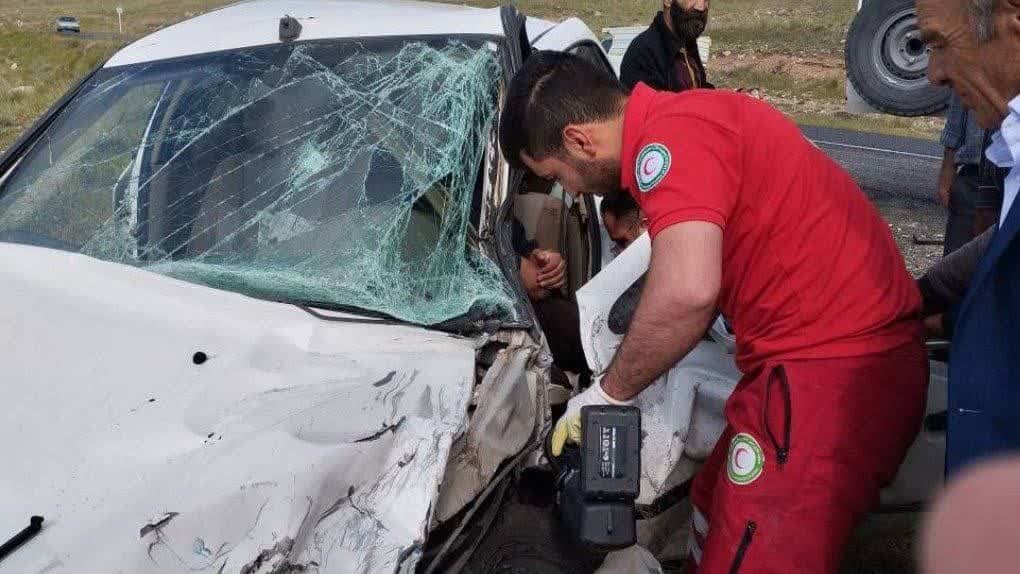 تصادف خودروی سواری سمند با وانت نیسان زامیاد در محور چایپاره به خوی تصادف خودروی سواری سمند با وانت نیسان زامیاد در محور چایپاره به خوی