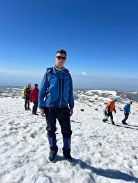 صعود کوهنورد بهمنی به قله اراگانس بام کشور ارمنستان