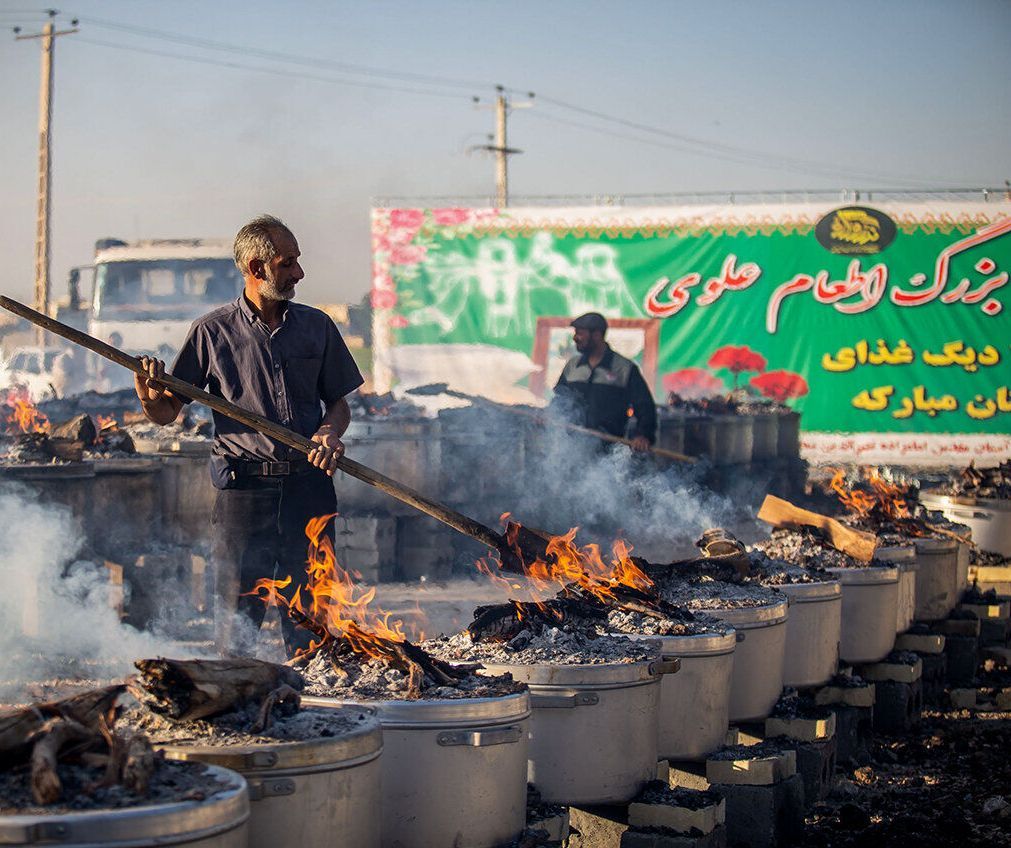 توزیع ۱۱۰ دیگ غذای نذری بین نیازمندان شیروان