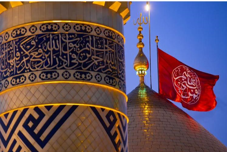 تعویض پرچم گنبد حرم امام حسین (ع)