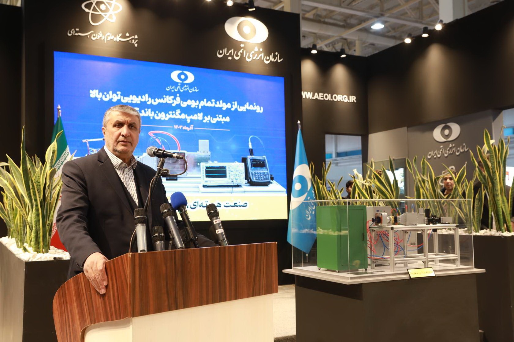 معاون رئیس جمهور : تحقیقات کاربردی را شتاب میدهیم معاون رئیس جمهور : تحقیقات کاربردی را شتاب میدهیم