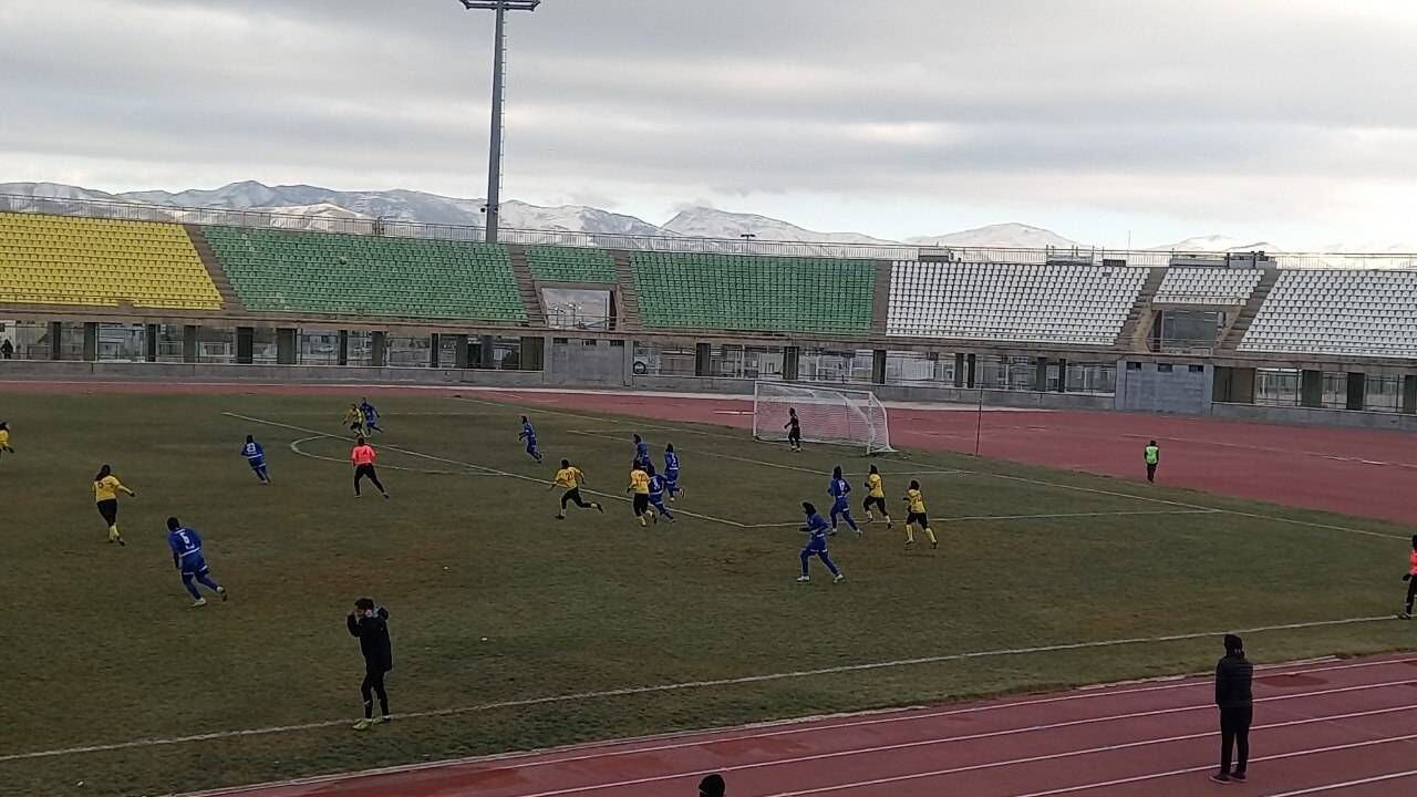 شکست نزدیک بانوان کردستانی در خانه مقابل زنان سپاهان