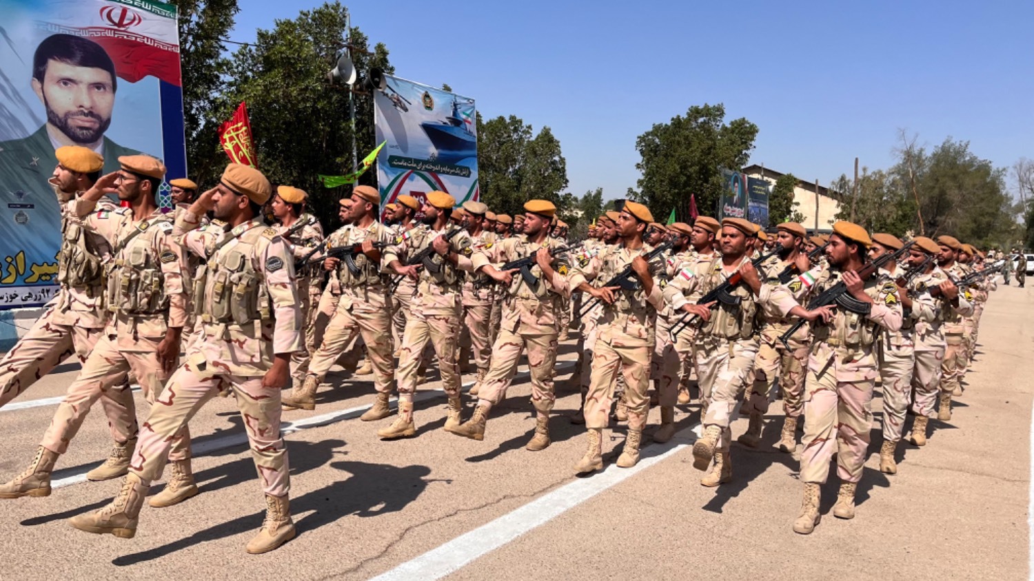 نمایش اقتدار نیرو‌های مسلح در رژه ۲۹ فروردین اهواز