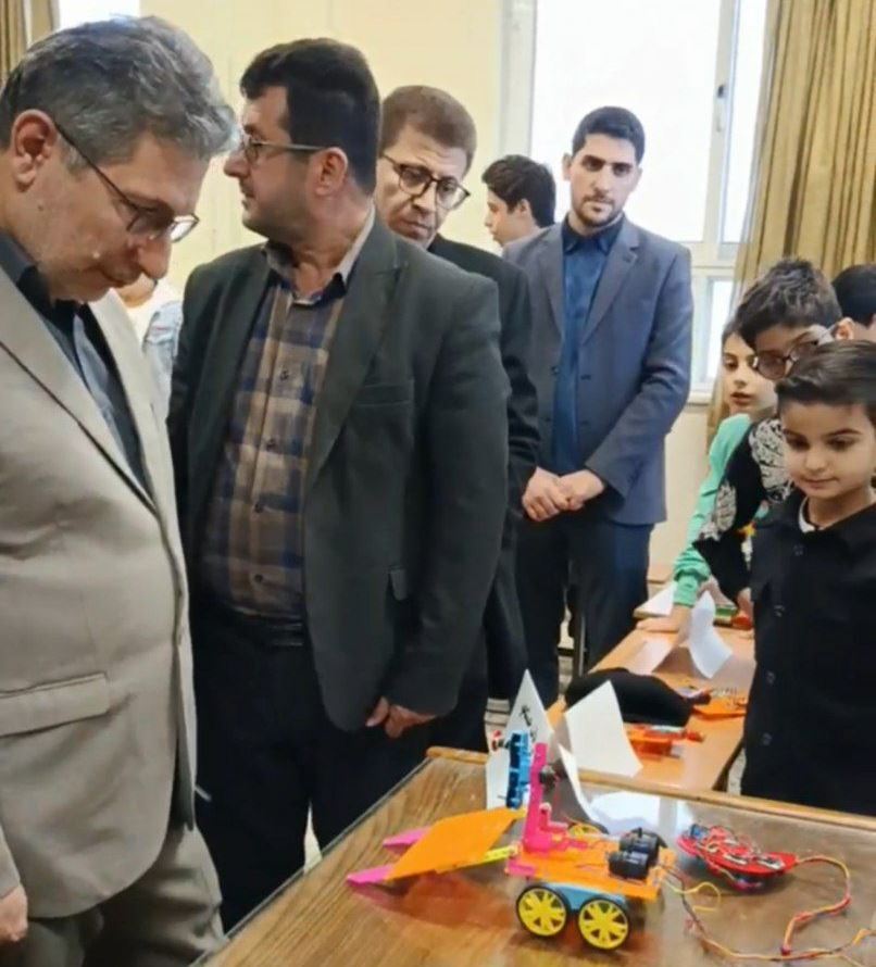 نمایشگاه رباتیک و مدار‌های هوشمند در صومعه‌سرا