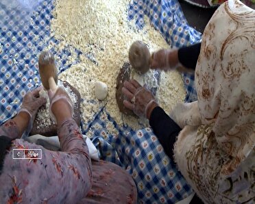 پنیرمحلی یکی از فراورده‌های بومی در بازار مهاباد