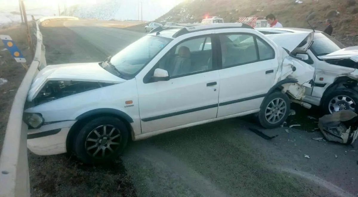 برخورد سمند با پژو پارس با 8مصدوم برخورد سمند با پژو پارس با 8مصدوم