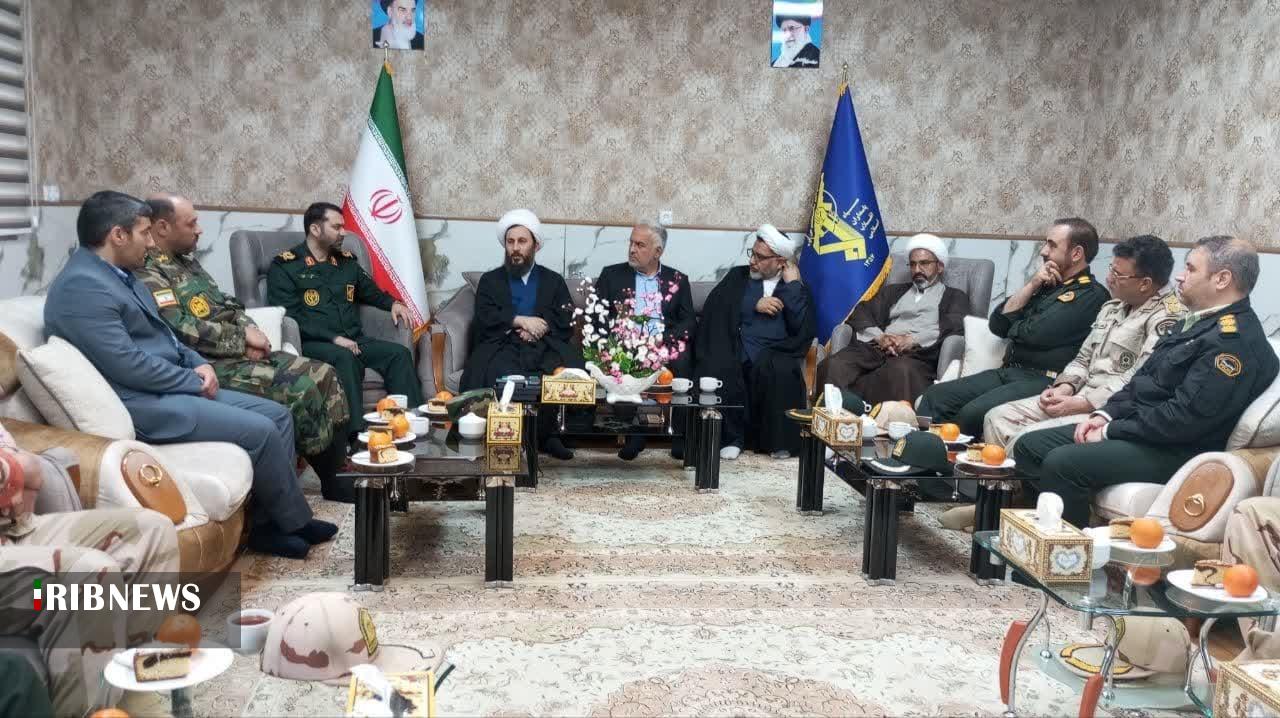 تجلیل اعضای شورای تأمین شهرستان خوی از فرمانده سپاه
