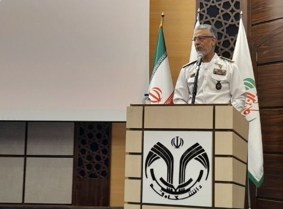 دریادار سیاری: پوزه هر دشمنی را به خاک میمالیم دریادار سیاری: پوزه هر دشمنی را به خاک میمالیم