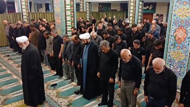 اقامه نماز ظهر تاسوعا در مسجد خاتم الانبیاء کیش