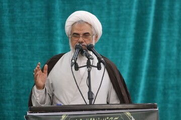امام جمعه بندرعباس: رهبری، مردم و نیرو‌های مسلح سه ضلع پیروزی ایران بود