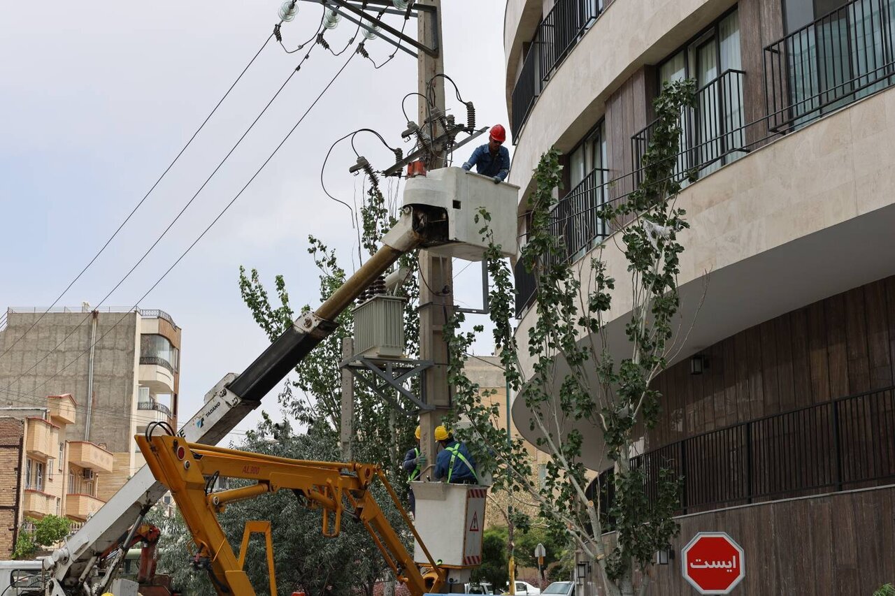 طرح افزایش ظرفیت ترانسفورماتورها در تبریز اجرایی شد طرح افزایش ظرفیت ترانسفورماتورها در تبریز اجرایی شد