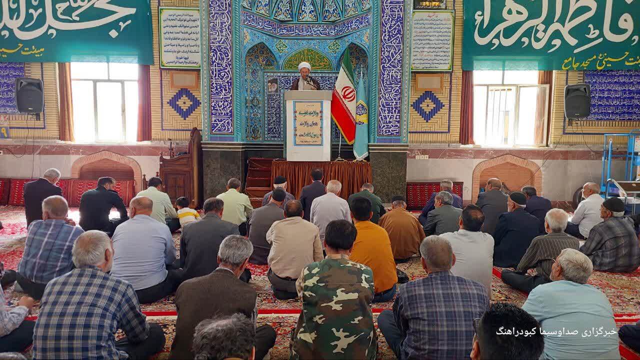 دشمن از هر طریقی در پی ضربه زدن به نظام و کشور است دشمن از هر طریقی در پی ضربه زدن به نظام و کشور است