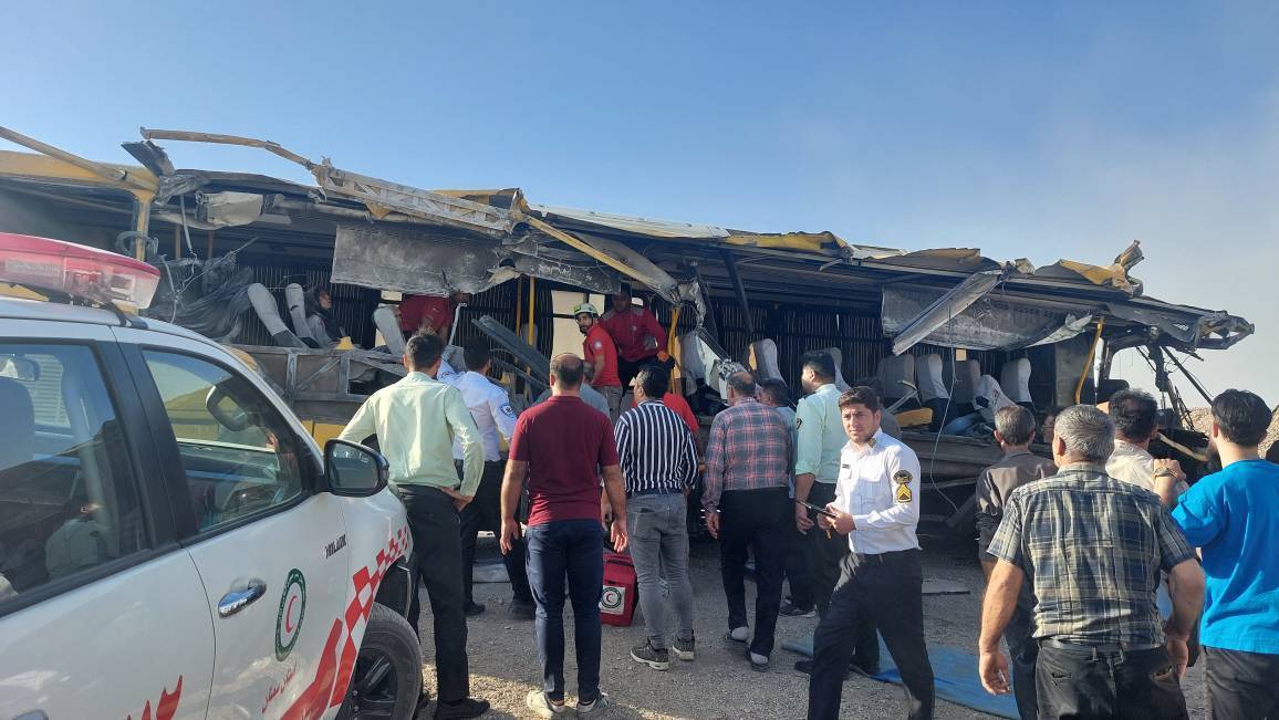 مراقبت ویژه از مصدومان حادثه تصادف تریلی و اتوبوس در سمنان