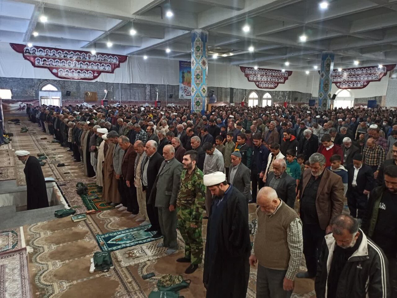 پیام شهدا، تبعیت از ولایت و استقامت در راه حق است