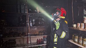 مهار حریق یک فروشگاه مواد غذایی در مشهد