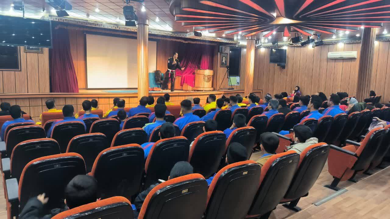 برگزاری نخستین استاژ فنی کیک‌بوکسینگ و MMA در یزد