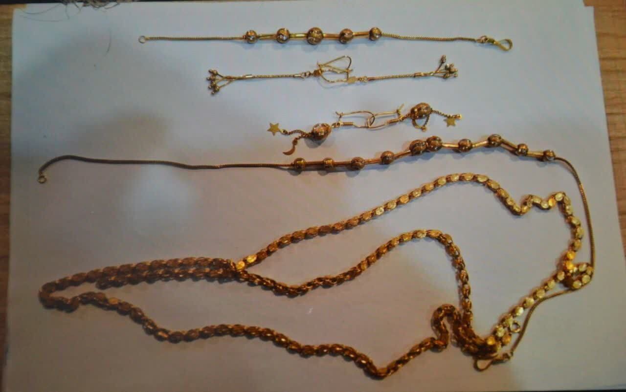 دستگيري سارق ۲۰۰ گرم طلا از خودروي يک شهروند در سيرجان دستگيري سارق ۲۰۰ گرم طلا از خودروي يک شهروند در سيرجان