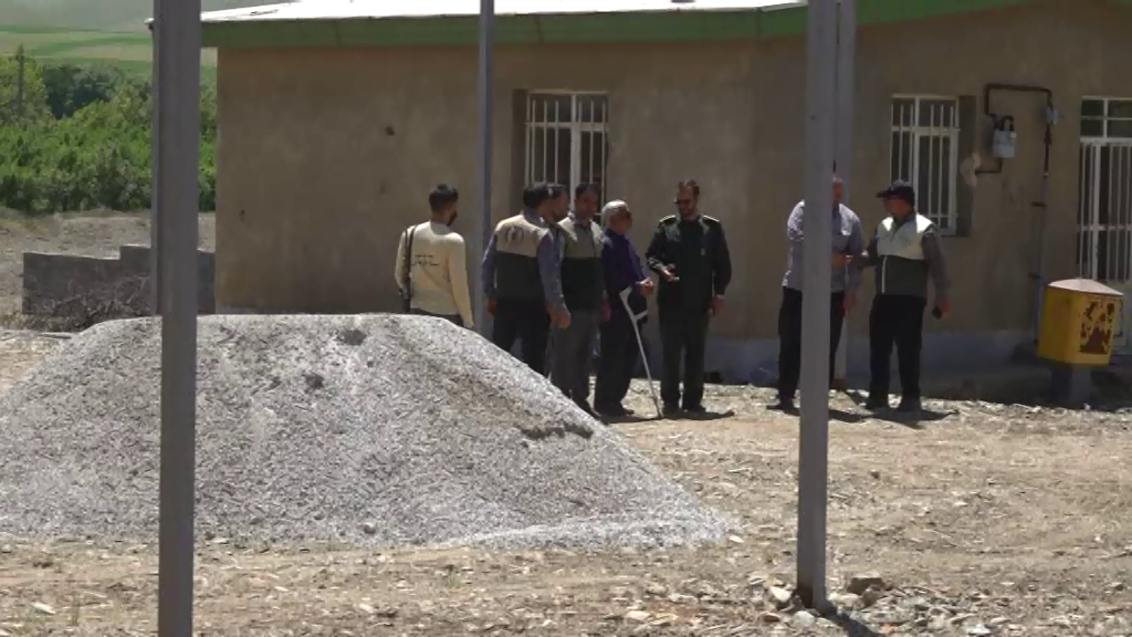 اجرای ساخت زمین چمن مصنوعی فوتبال در روستای شأن آباد تویسرکان با همیاری گروه های جهادی اجرای ساخت زمین چمن مصنوعی فوتبال در روستای شأن آباد تویسرکان با همیاری گروه های جهادی