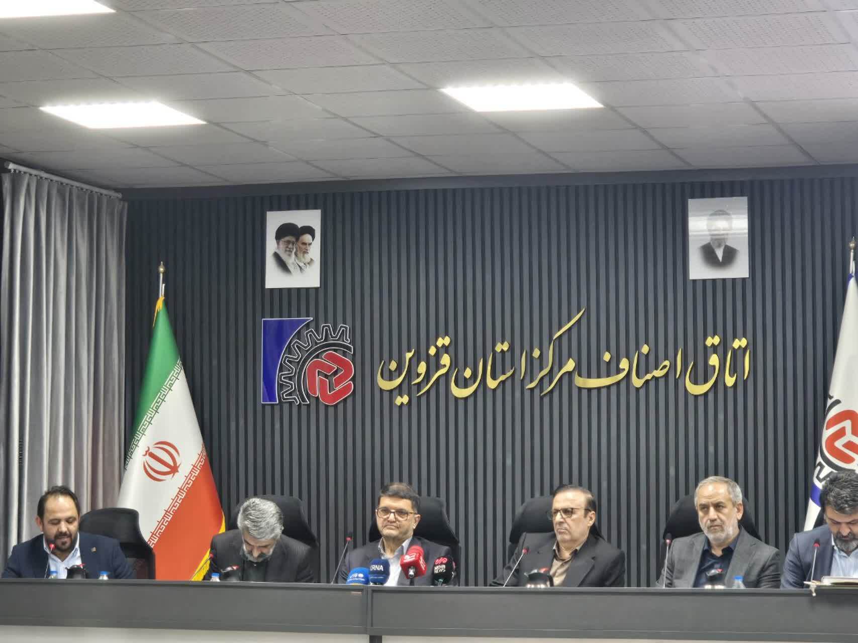 اصناف ستون فقرات اقتصاد کشورند و باید در رونق تولید تقویت شوند
