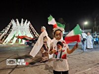 دست نوشته‌های ساکنان کیش در اجتماع مردمی حماسه خیابان
