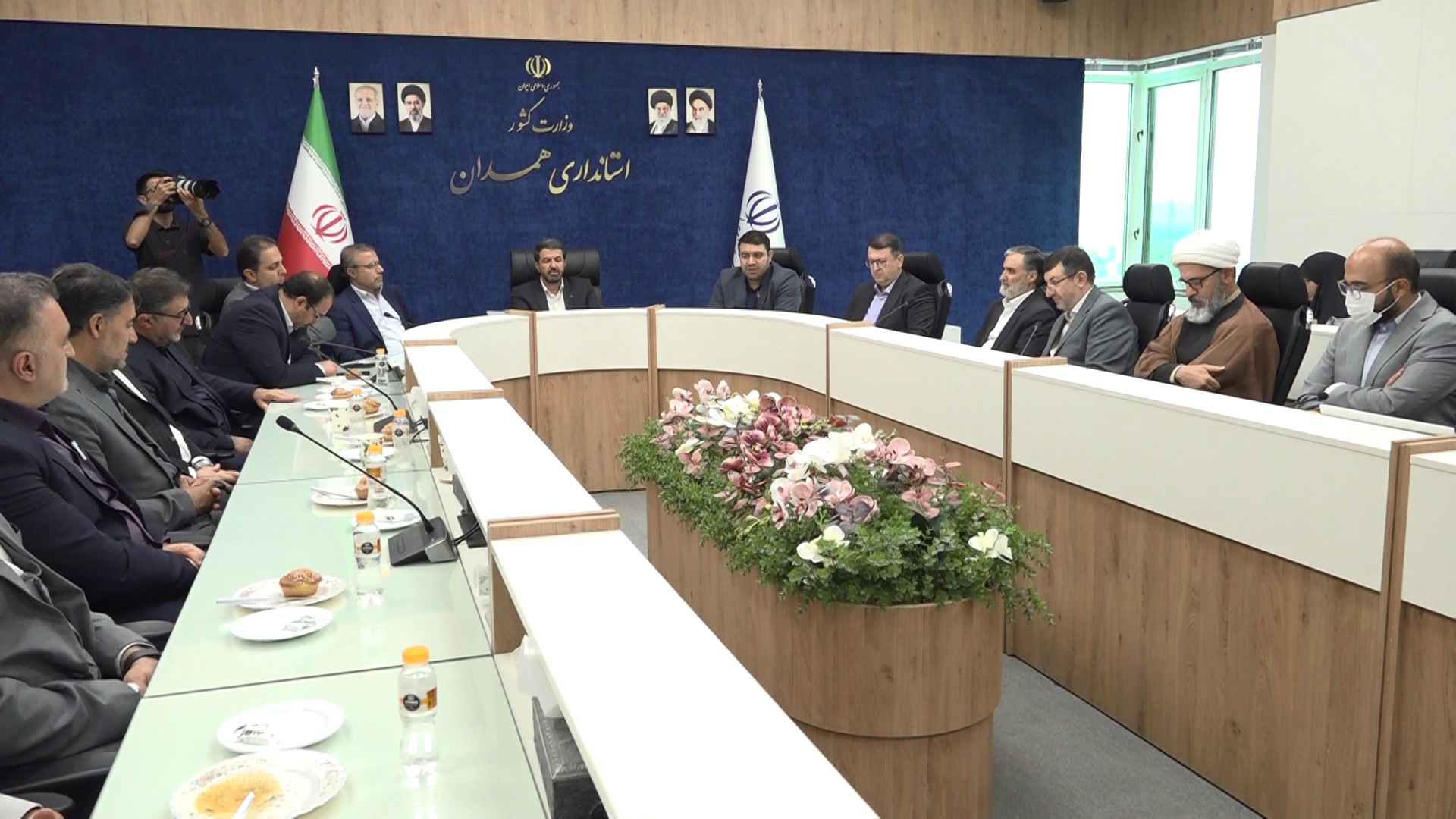 دیدار اعضای اندیشکده حکمرانی با استاندار همدان دیدار اعضای اندیشکده حکمرانی با استاندار همدان