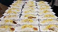 توزیع ۳ هزار پرس غذای گرم بین خانواده های نیازمند بردسکن
