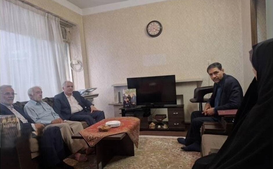 دیدار وزیر دادگستری با خانواده شهدای جنگ تحمیلی سوم دیدار وزیر دادگستری با خانواده شهدای جنگ تحمیلی سوم