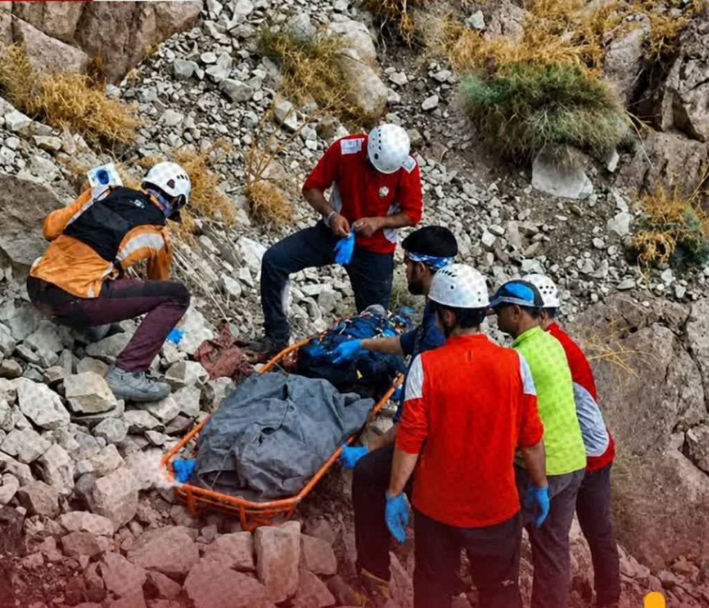 سقوط مرگبار از ارتفاعات درفک سبزوار؛ یک نفر جان باخت! سقوط مرگبار از ارتفاعات درفک سبزوار؛ یک نفر جان باخت!
