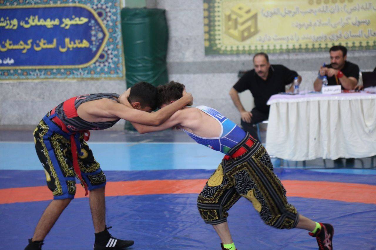 برگزاری رقابتهای کشتی پهلوانی نوجوانان در سنندج برگزاری رقابتهای کشتی پهلوانی نوجوانان در سنندج