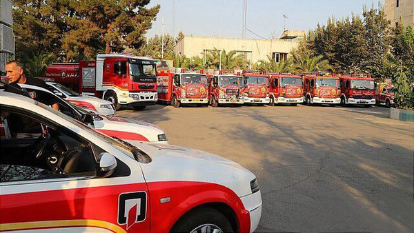 آتش نشانی با انواع ادوات اطفا حریق در مصلی حاضر است آتش نشانی با انواع ادوات اطفا حریق در مصلی حاضر است