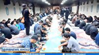 پذیرایی موکب بهبهانی‌ها از شرکت کنندگان در مراسم وداع با رهبر شهید در قم+فیلم